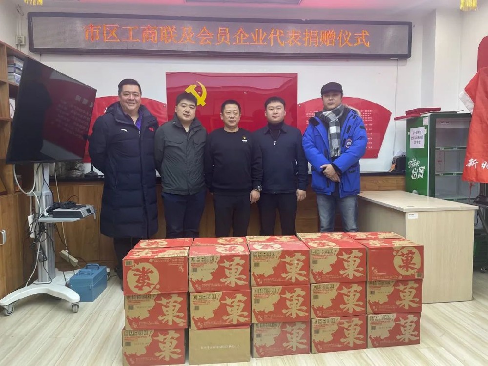 市區(qū)工商聯(lián)及會(huì)員企業(yè)代表慰問(wèn)社區(qū)